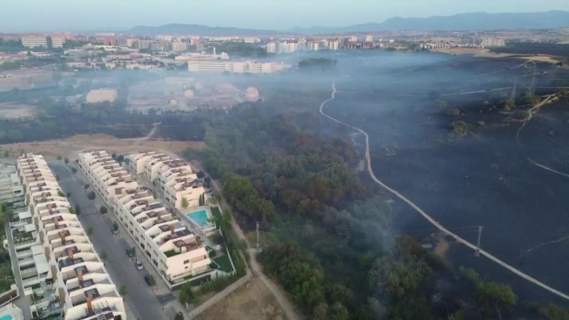Así se ve a vista de dron el fuego de Tres Cantos