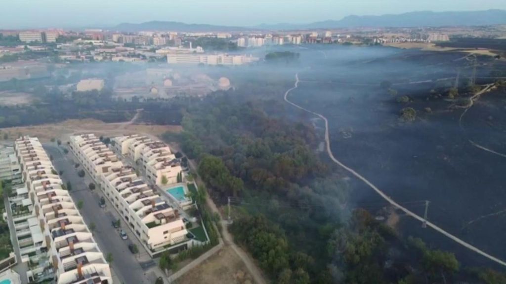 Así se ve a vista de dron el fuego de Tres Cantos