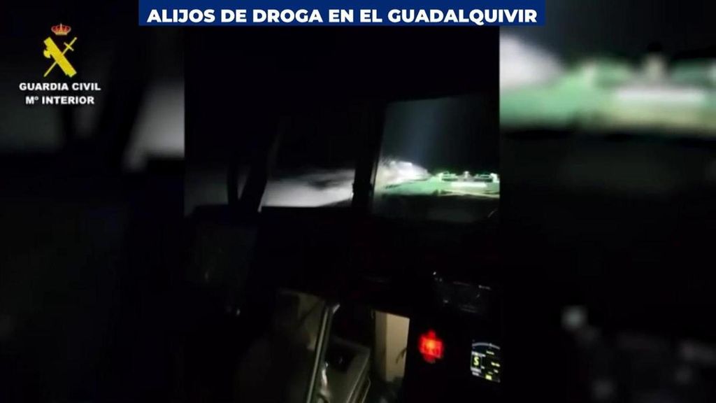 Seis horas de persecución en el Gualdalquivir para atrapar a una narcolancha