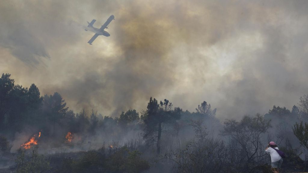 Tres bomberos heridos y otro hallado inconsciente en los incendios de Ourense: la provincia en jaque por las llamas