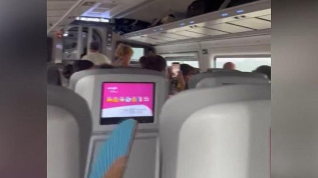 Un incendio en Ourense interrumpe la circulación del tren de alta velocidad entre Madrid y Galicia