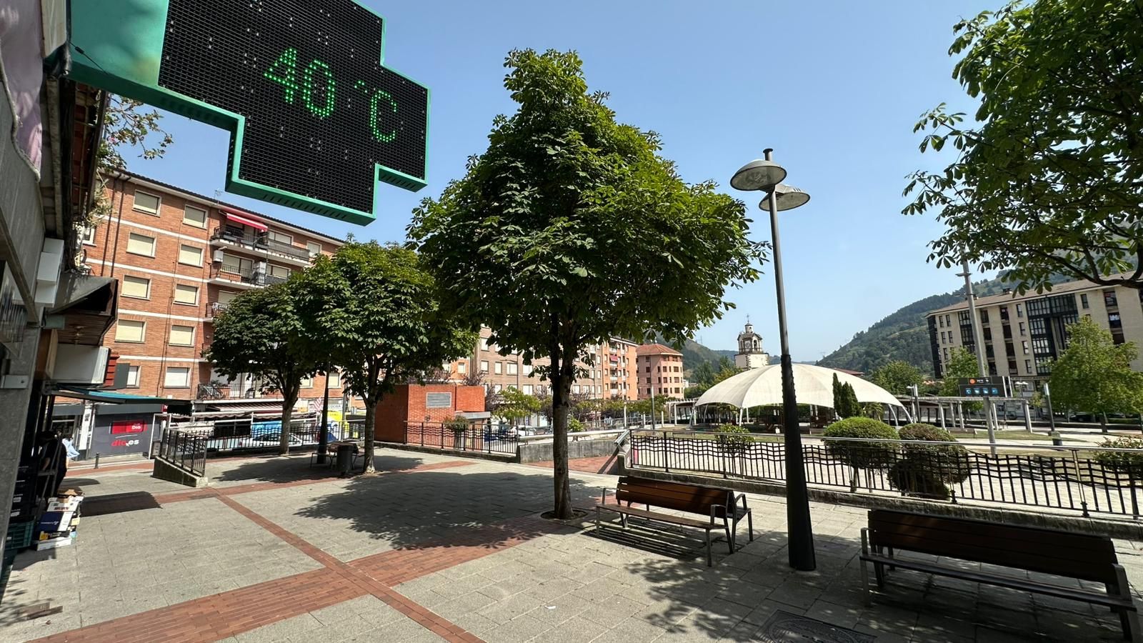 Un termómetro marcaba este martes por la mañana 40 grados en Sodupe, Vizcaya