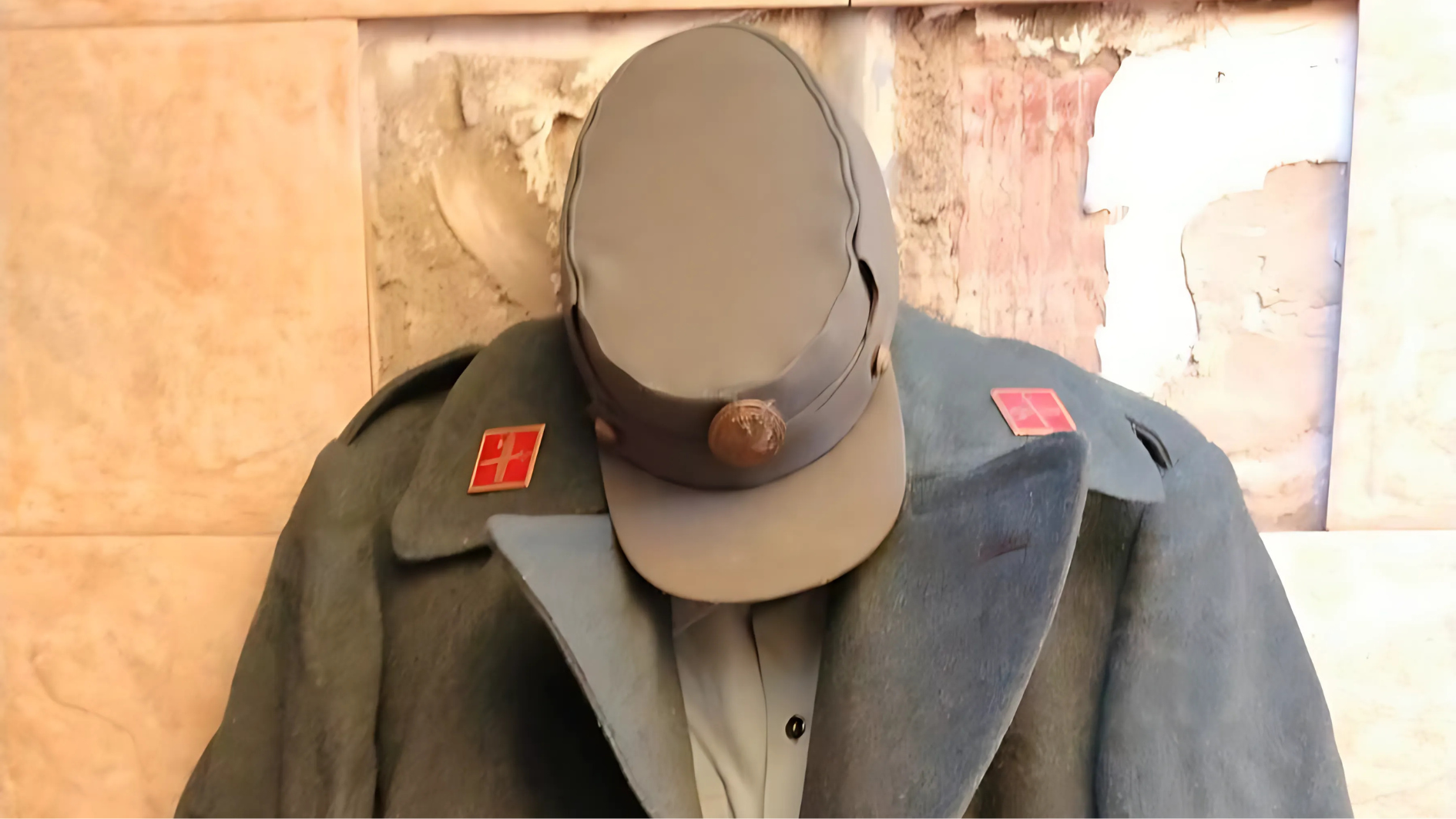 Un uniforme antiguo rescatado por Cristian