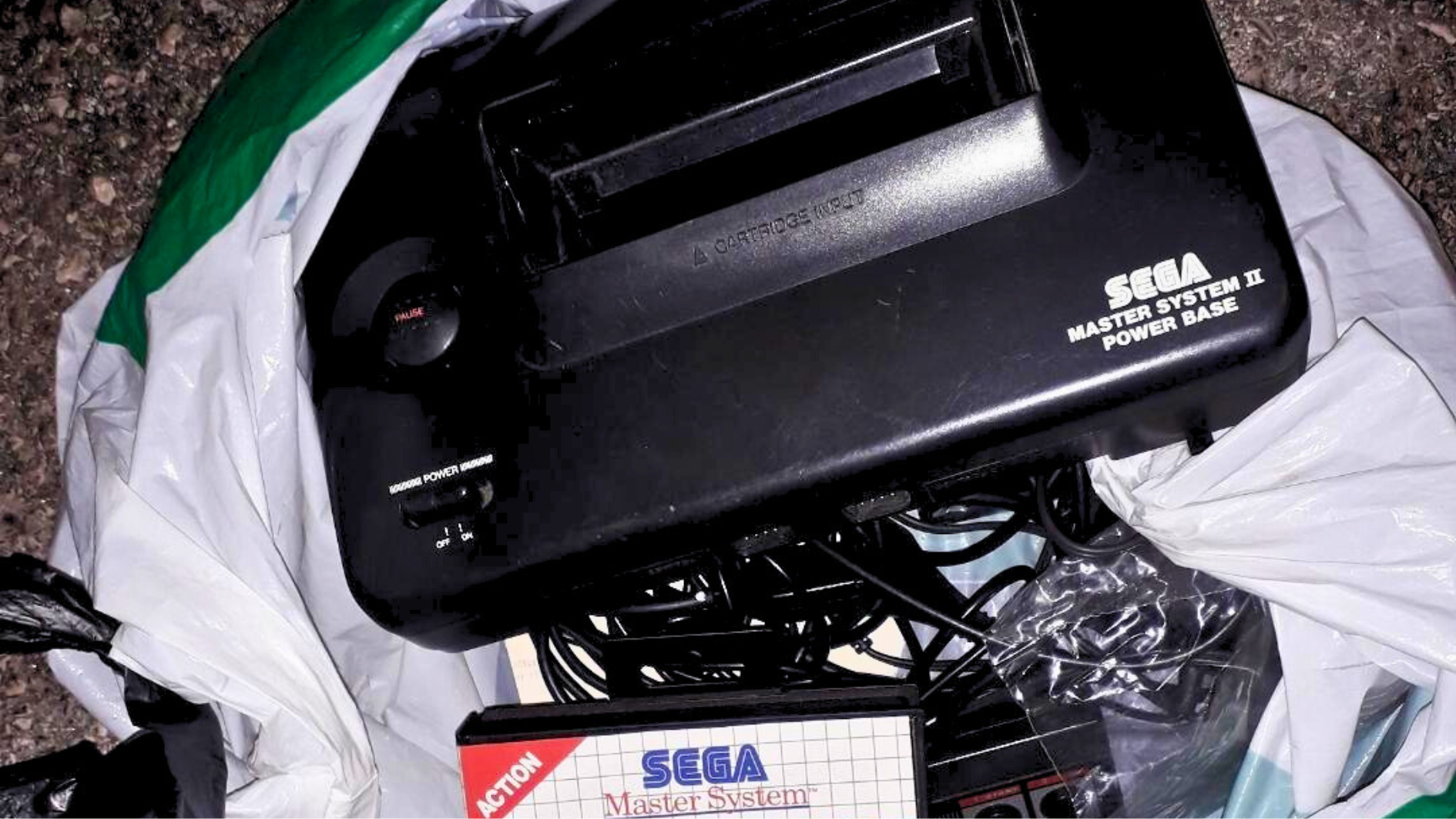 Una videoconsola, de las muchas que ha encontrado Cristian