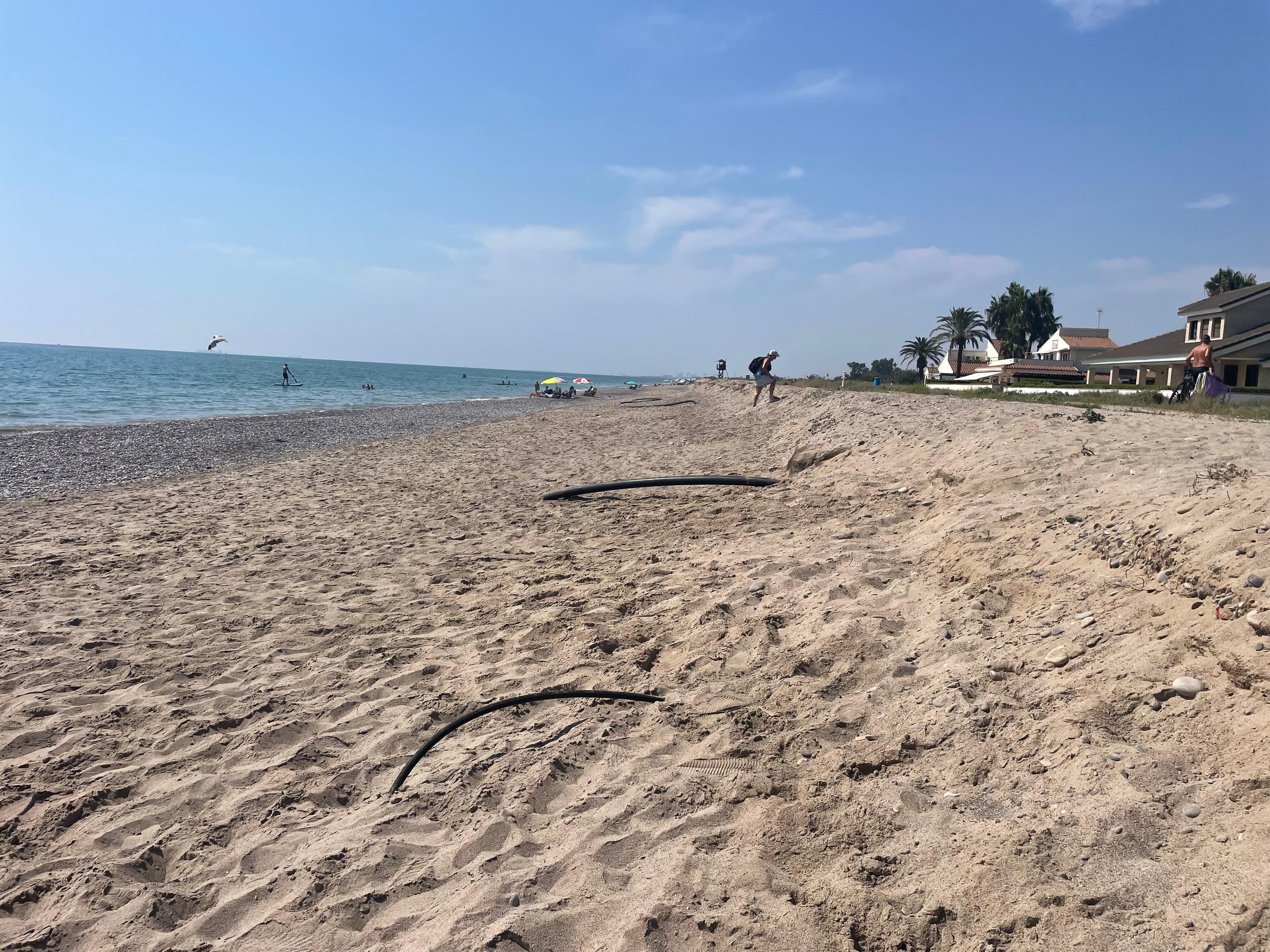 Alcantarillado que sobresale