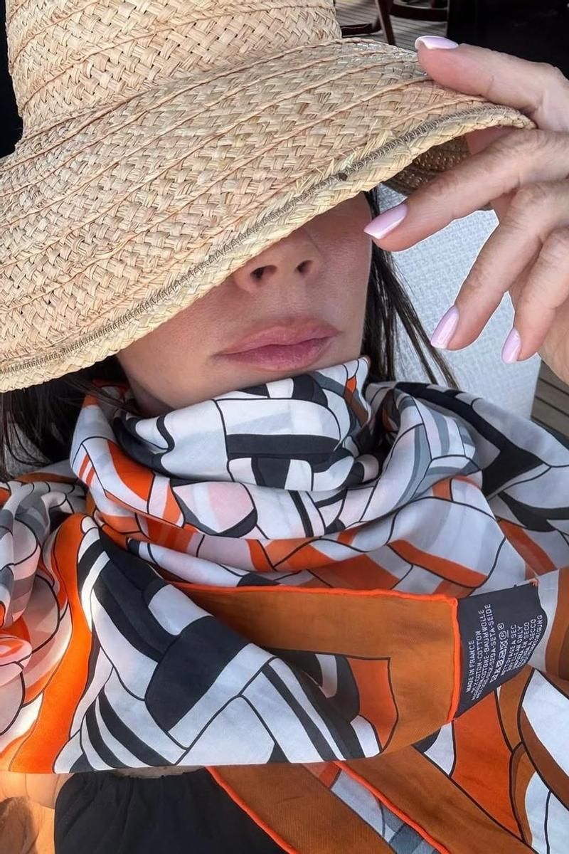 Detalle de la manicura de Victoria Beckham