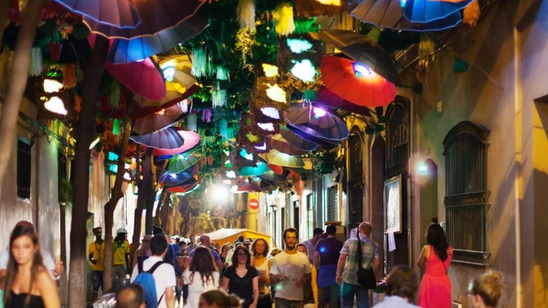 El barrio de Gràcia se llena de color para celebrar sus famosas fiestas