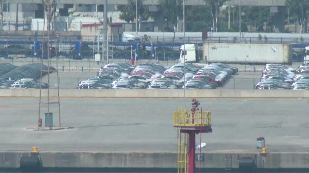 El puerto de Barcelona acumula más de 310.000 coches chinos destinados al mercado español