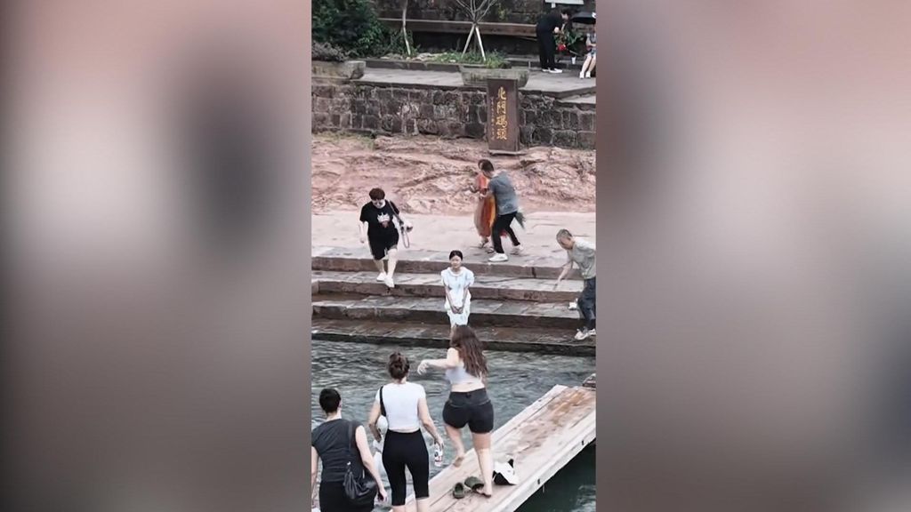 La exentrenadora de natación ha recibido elogios de miles de internautas en las redes sociales chinas