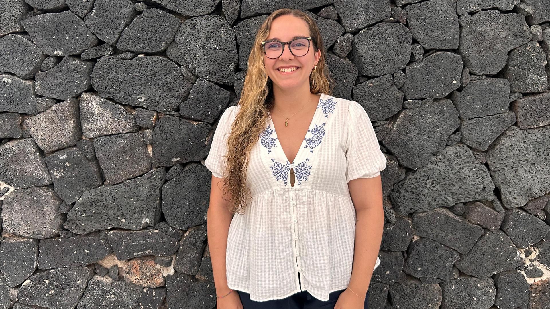 María vive una vida plena a pesar de haber perdido la visión de un ojo por la enfermedad de Coats