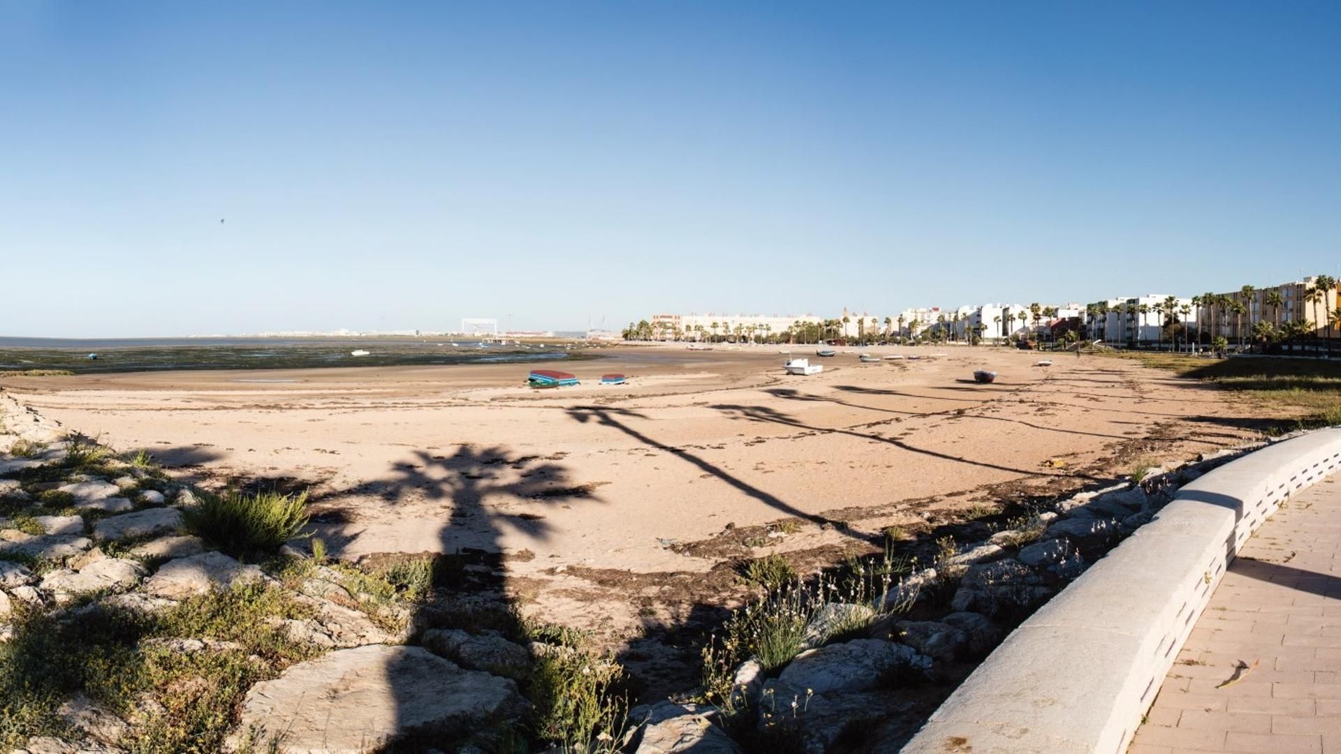 Playa de La Cachucha en Puerto Real, Cádiz