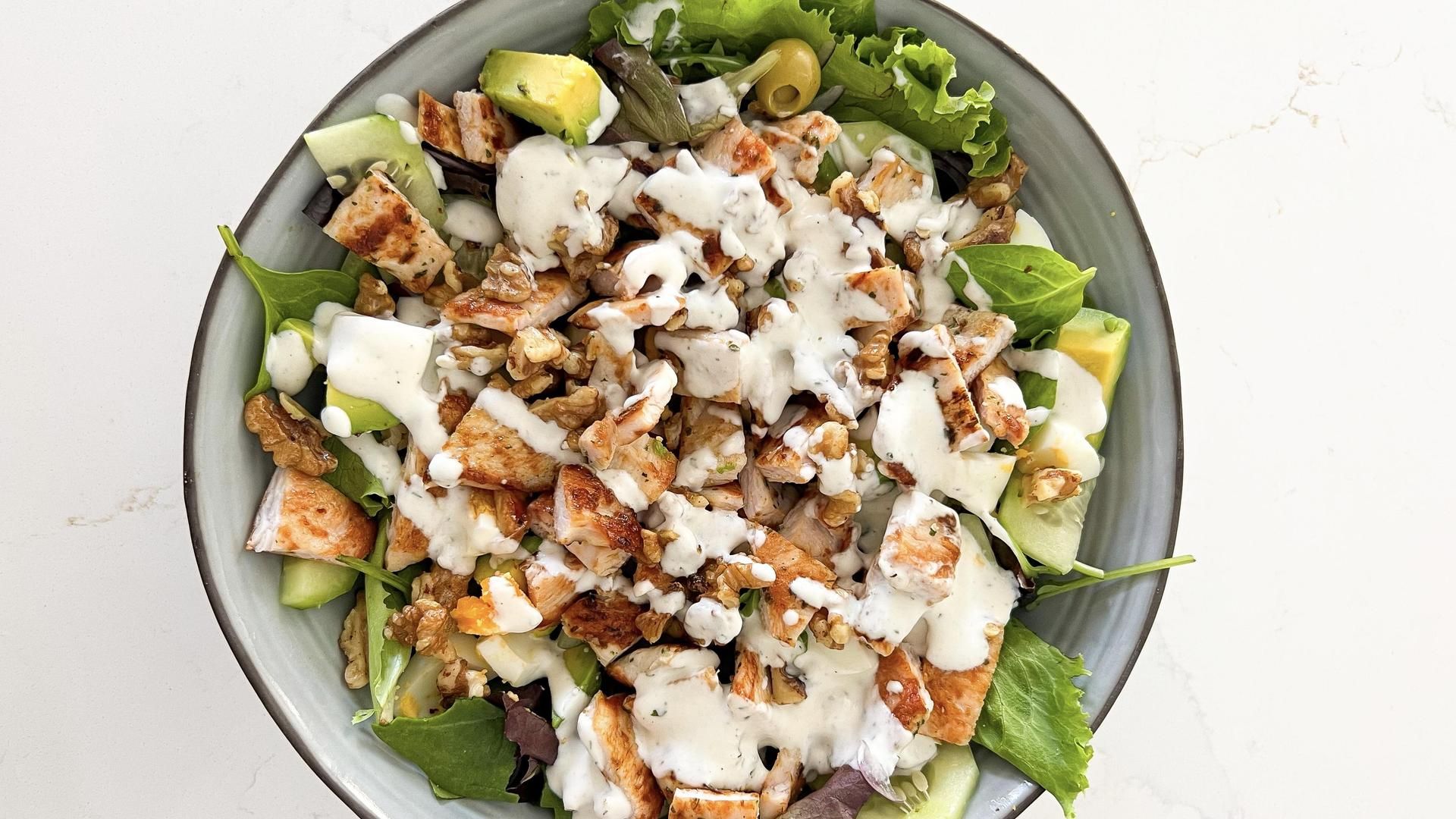 Una ensalada rica en probióticos y en prebióticos