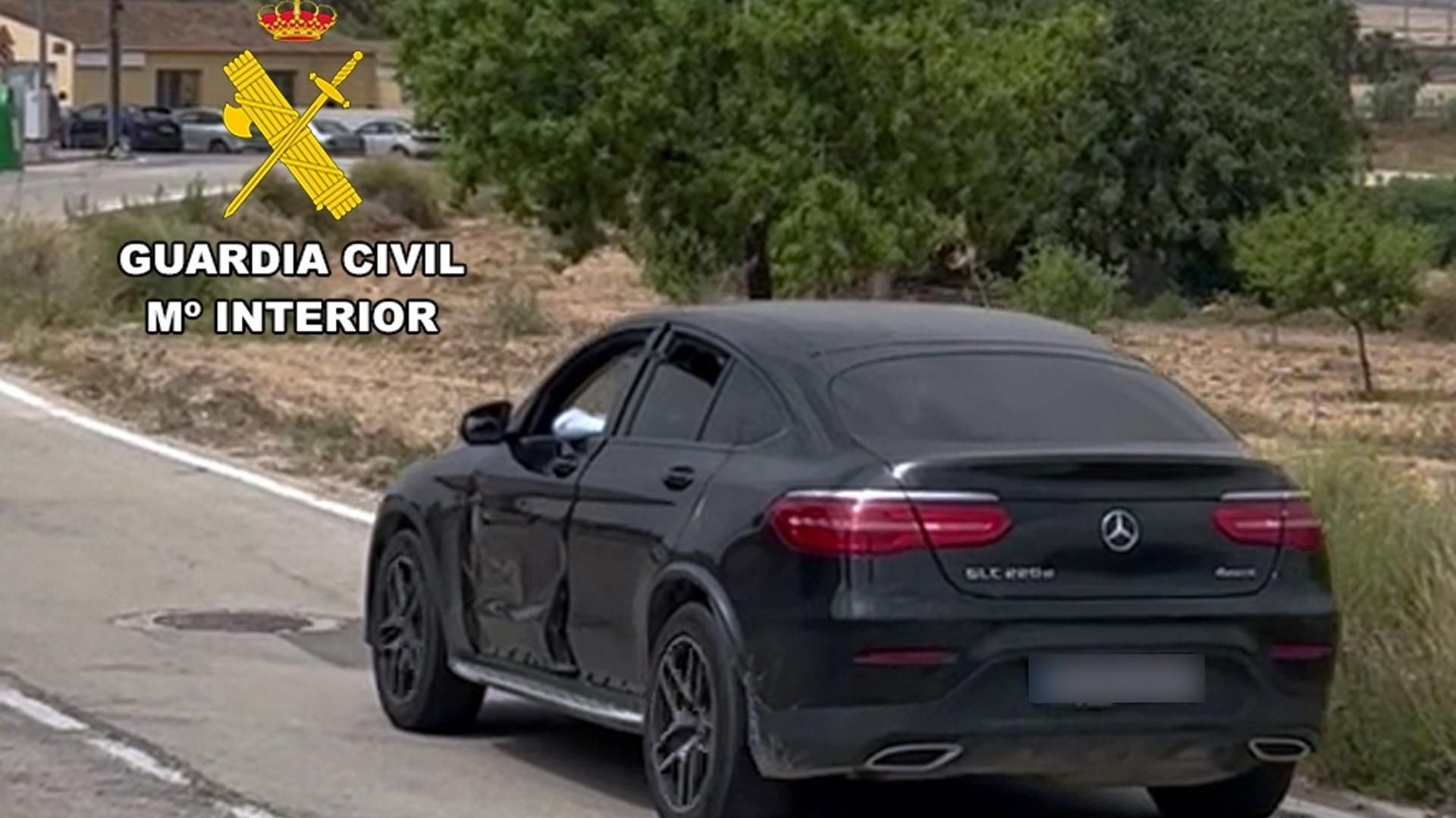 Acusan a un hombre de lanzar a un gato desde su coche y atropellarlo repetidas veces hasta la muerte en Murcia