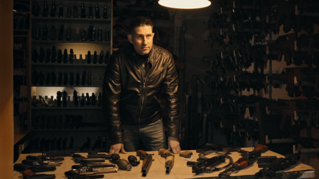 Toni 'El Santo' muestra las armas con las que traficaban en la banda de Casper: "La organización que tenga esto es respetada"