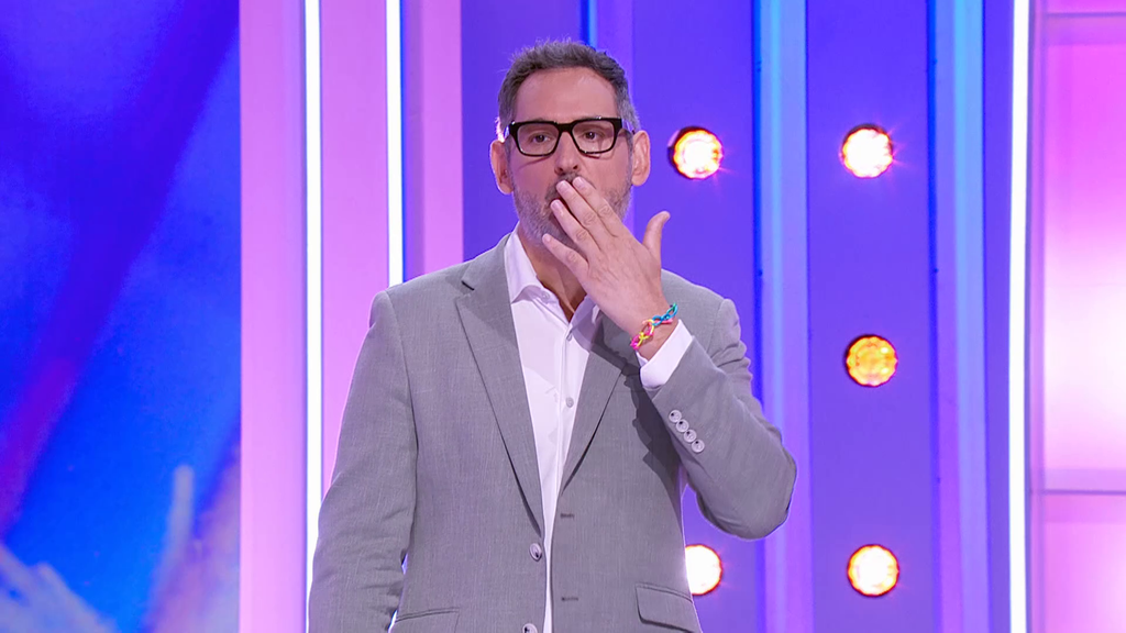 El especial regalo de la hija de un concursante a Eugeni Alemany: "Me encanta, muchas gracias"