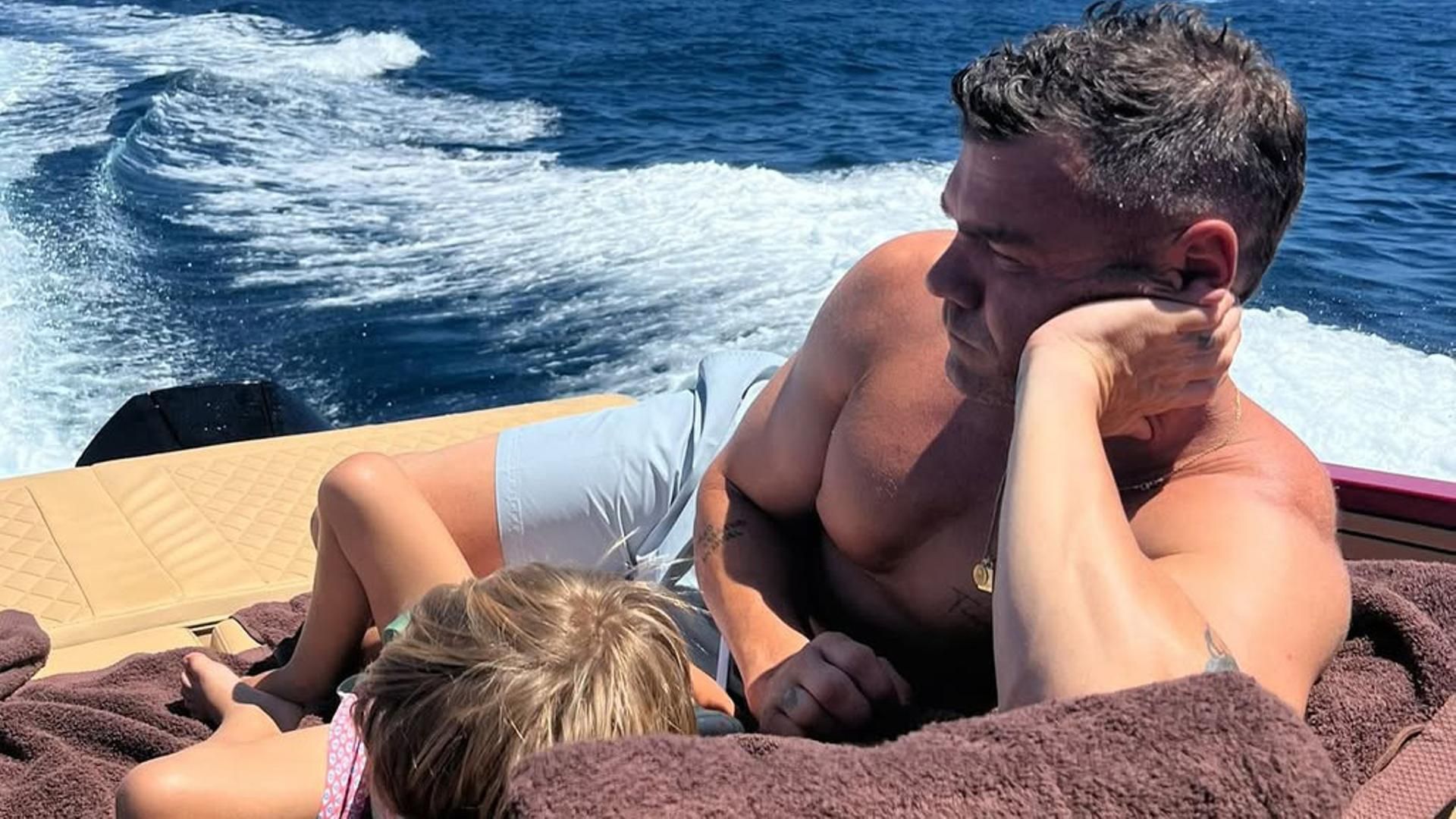 Fonsi Nieto y uno de sus hijos