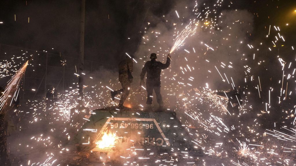 Elche vive su Nit de L’Albà: un espectáculo con 2,7 toneladas de pirotecnia
