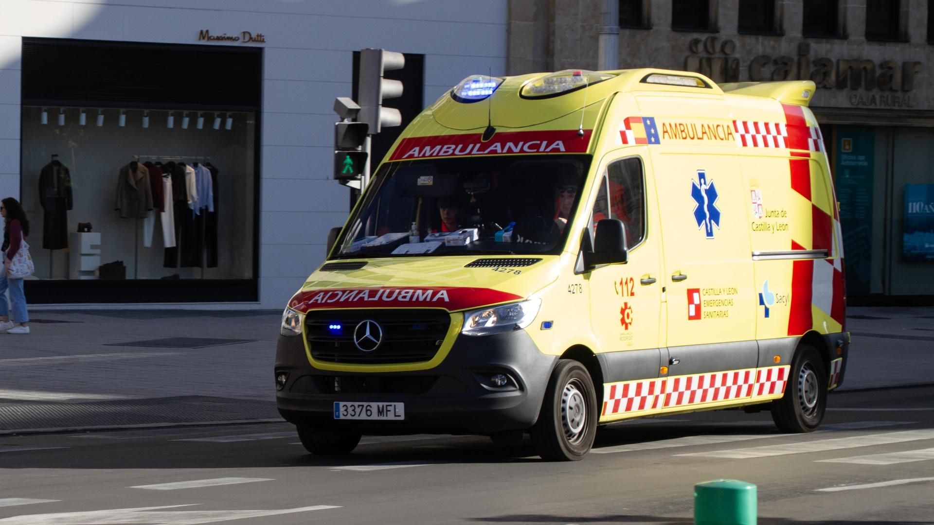 Imagen de una ambulancia en Valladolid