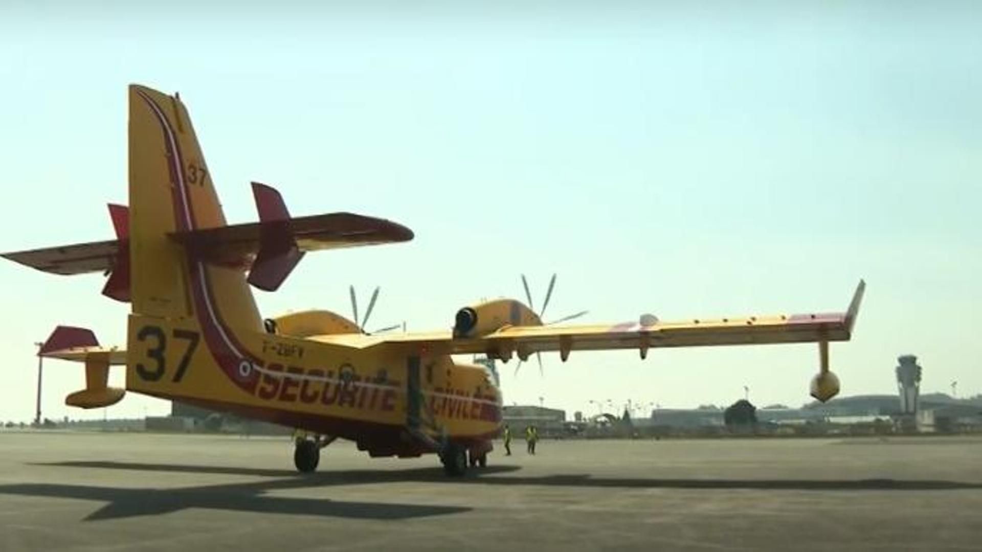 Los aviones cisterna llegados desde Europa ya están listos para luchar contra el fuego
