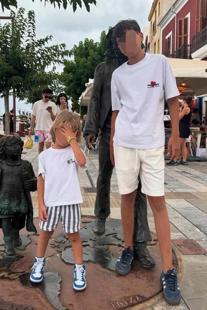 Lucas y Hugo, los hijos de Fonsi Nieto, han crecido mucho