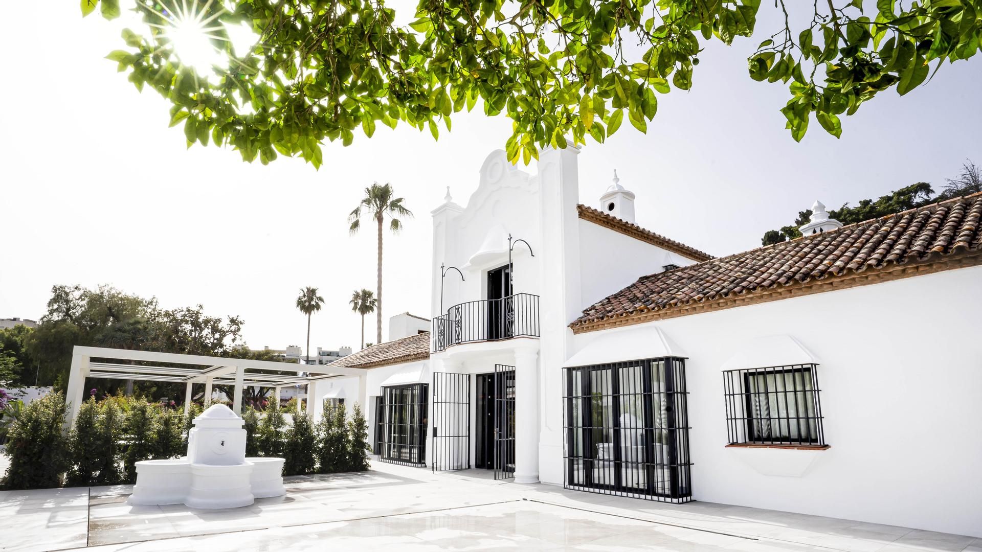 Así luce la fachada del lnuevo Skina, en plena Milla de Oro marbellí