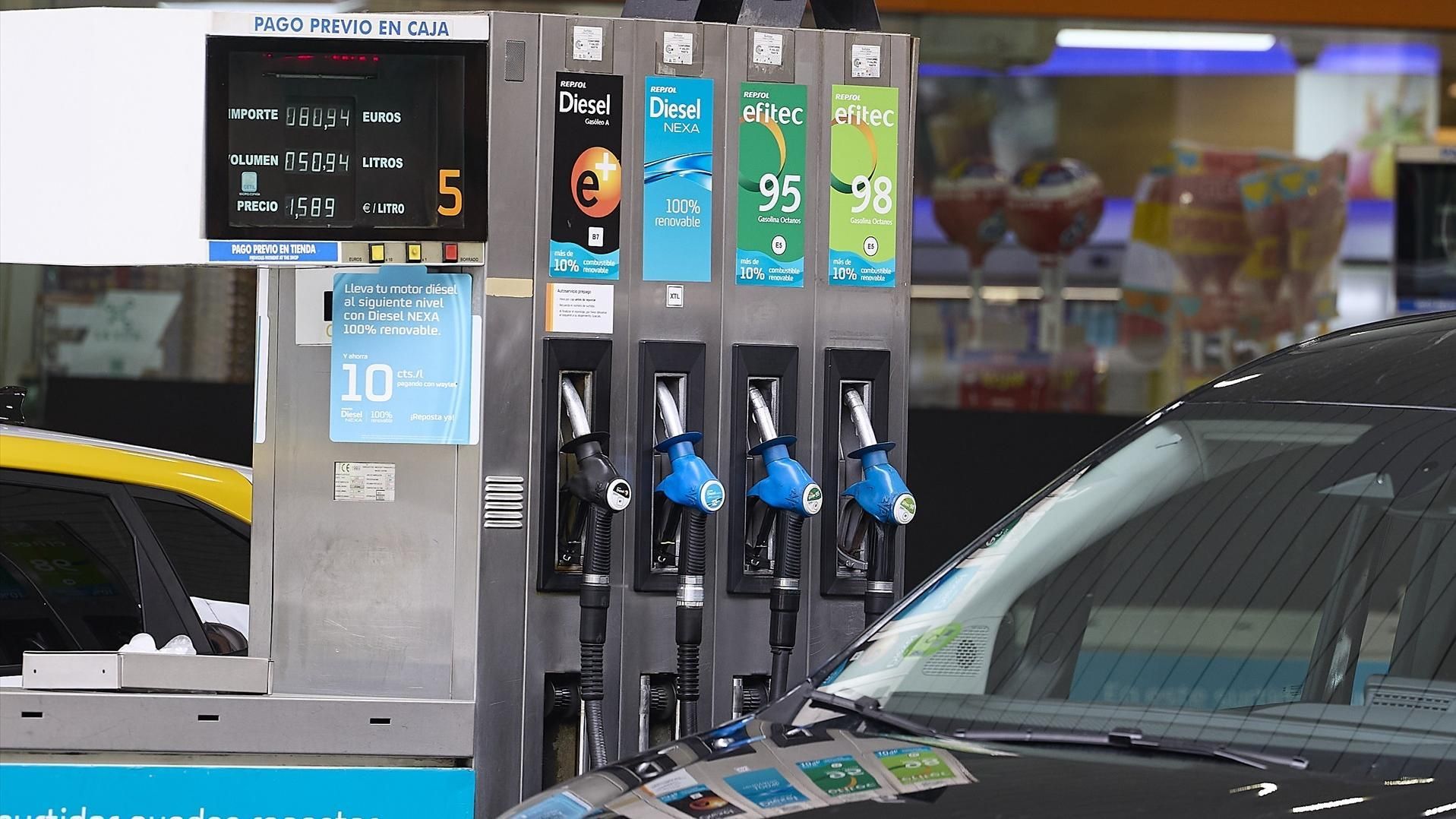 Surtidores de una gasolinera Repsol, a 22 de junio de 2025, en Madrid (España)