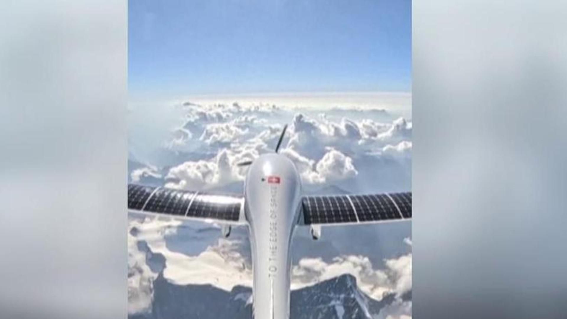 Un avión que funciona con energía solar bate el récord mundial de altitud: 9.500 metros de altura