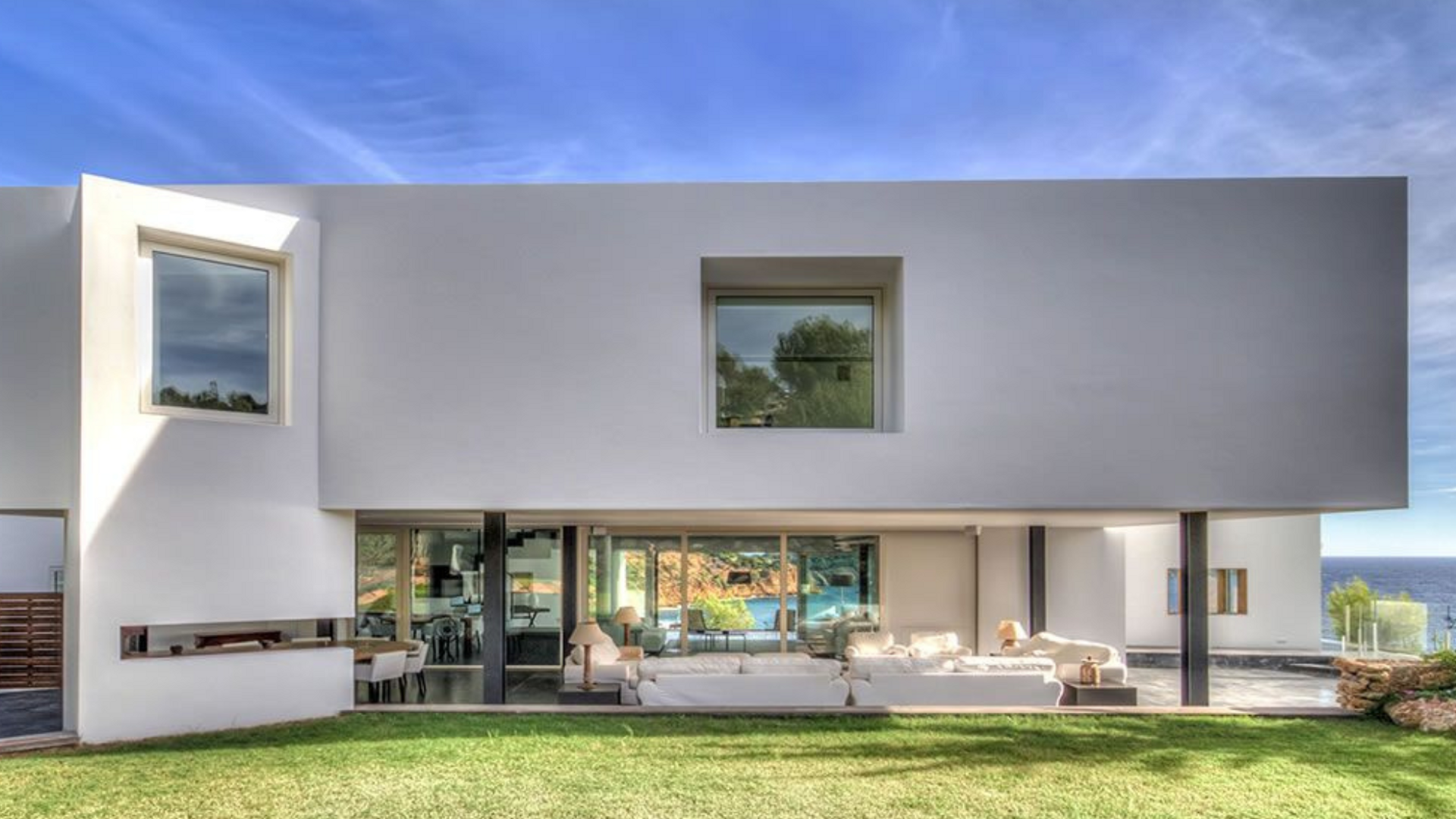 Villa de lujo con vistas al mar en la costa española