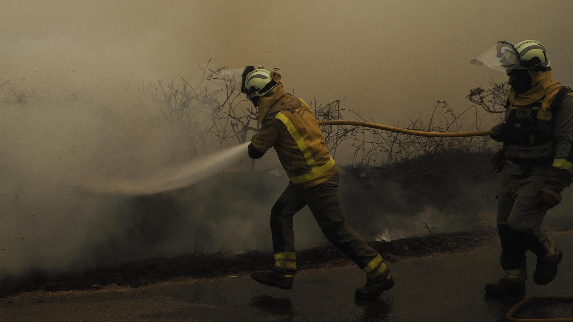 Efectivos contra los incendios