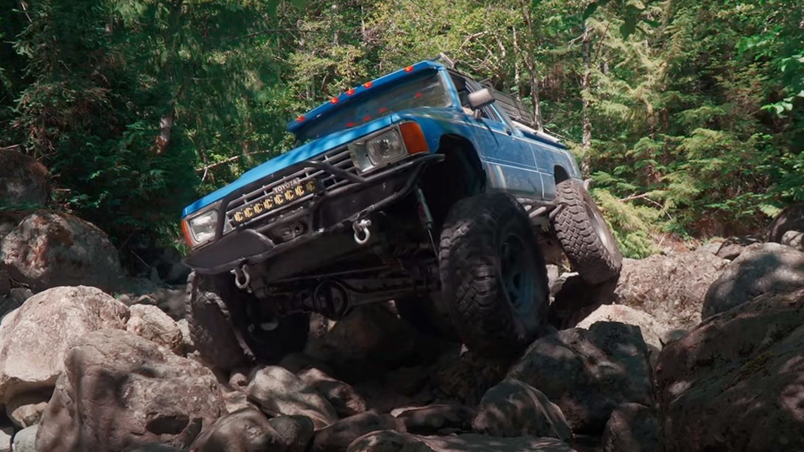 El Toyota en el que viajaban los influencers