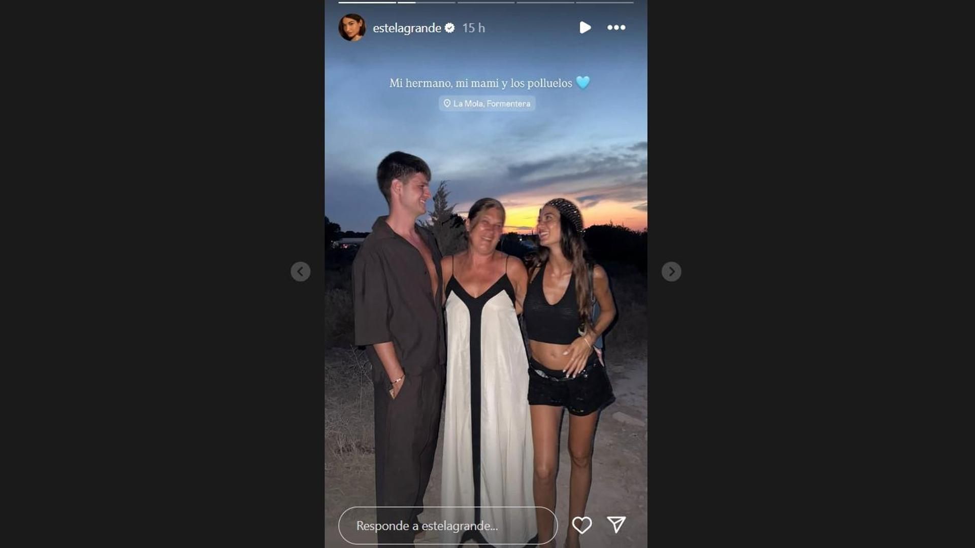 Estela Grande, con su familia en Formentera.