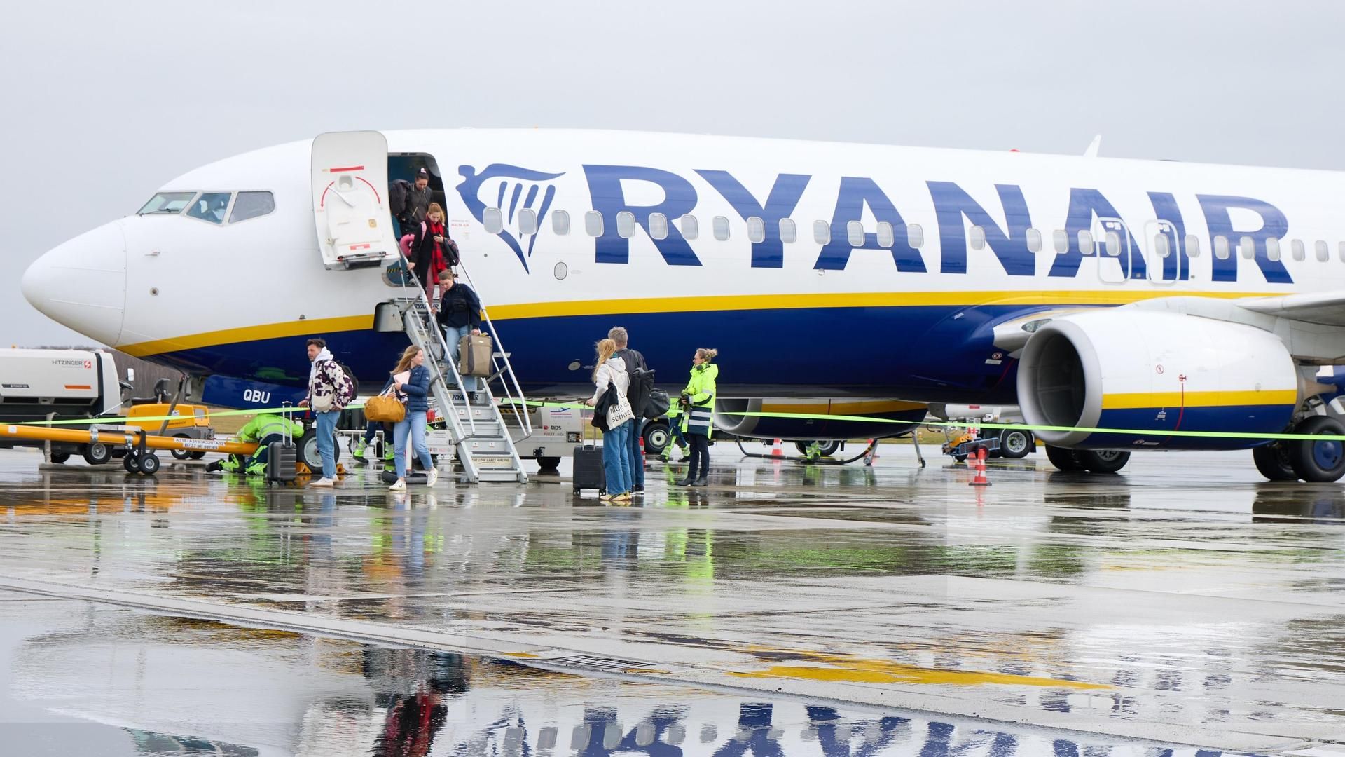 La primera jornada de huelga en Azul Handling de Ryanair: escaso impacto y acusaciones de UGT
