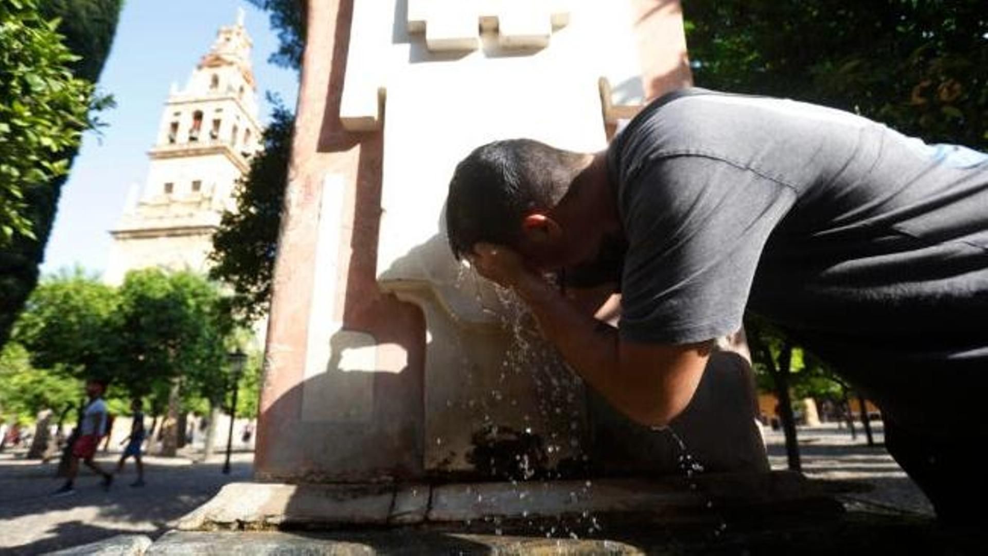 La Aemet activa avisos por calor, de nivel rojo en Andalucía, Cataluña y Valencia