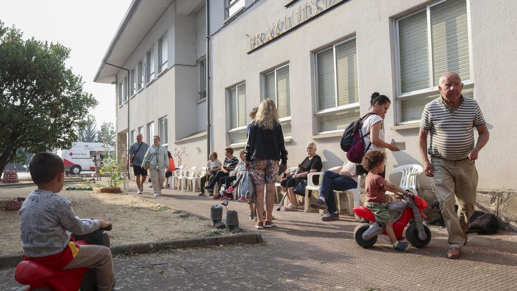 Más de 1.000 vecinos de la Alta Sanabria, Zamora, pasan su segunda noche desalojados por las llamas