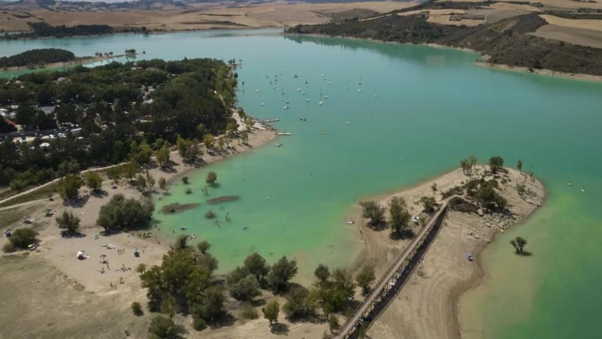 Muere un joven de 17 años ahogado cuando se bañaba en el pantano de Alloz, en Navarra