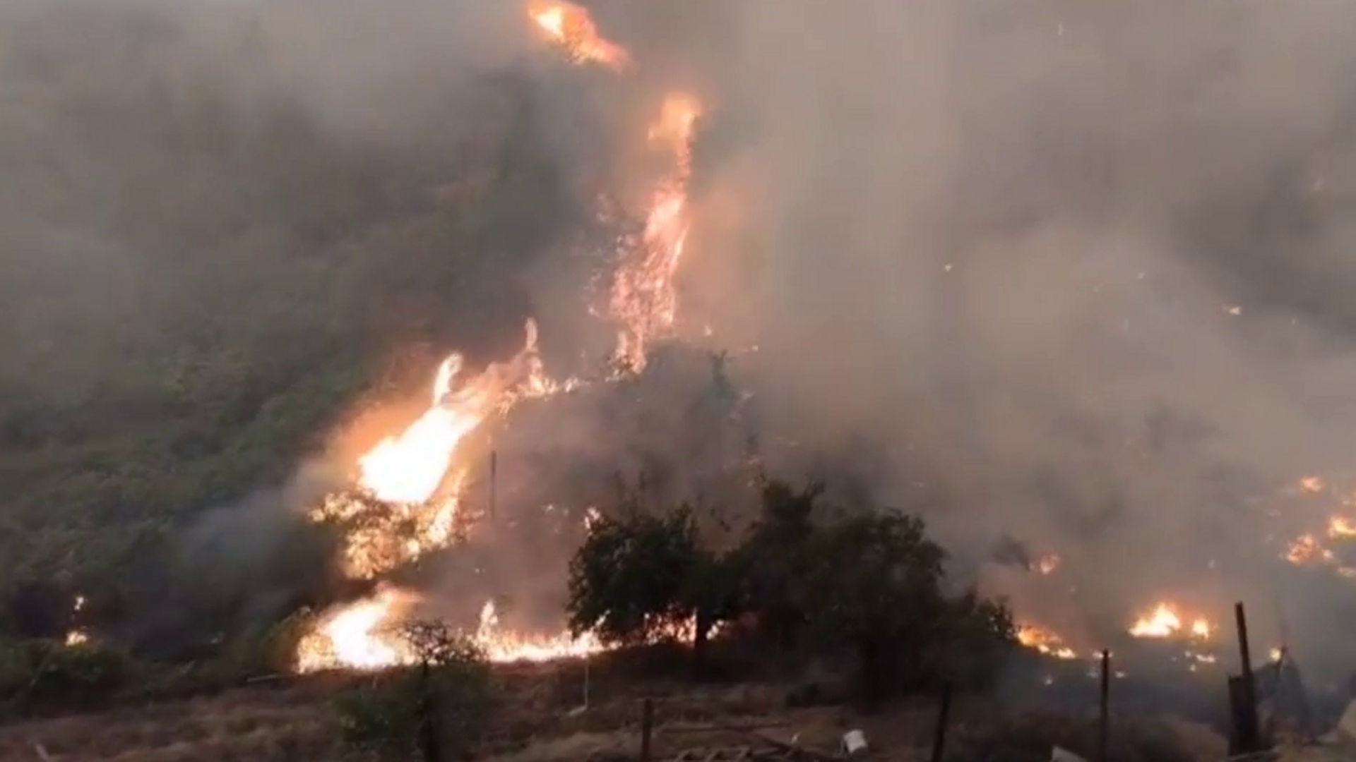Situación “compleja” en Cangas del Narcea por los incendios