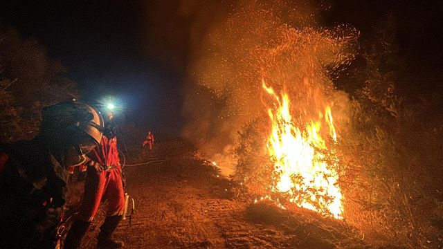 18 grandes incendios arrasan más de 40.000 hectáreas en Galicia