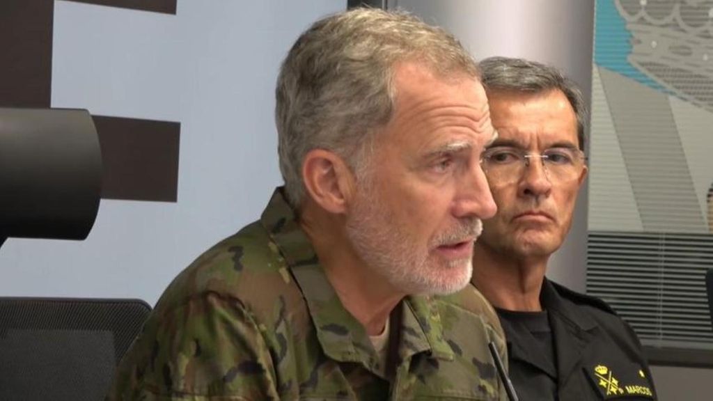 Felipe VI ensalza la "capacidad de liderazgo" de la UME y su labor en la lucha contra los incendios