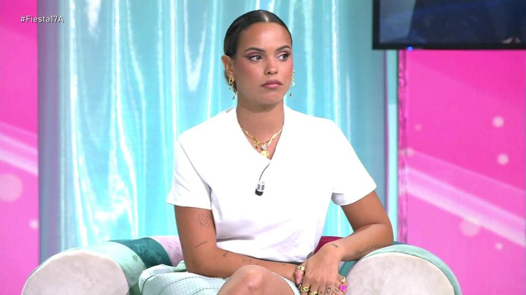 Gloria Camila se pronuncia sobre la crisis de Kiko y Sofía: "Hay que dar la cara, no esconderse" Fiesta 2025 Top Vídeos 779