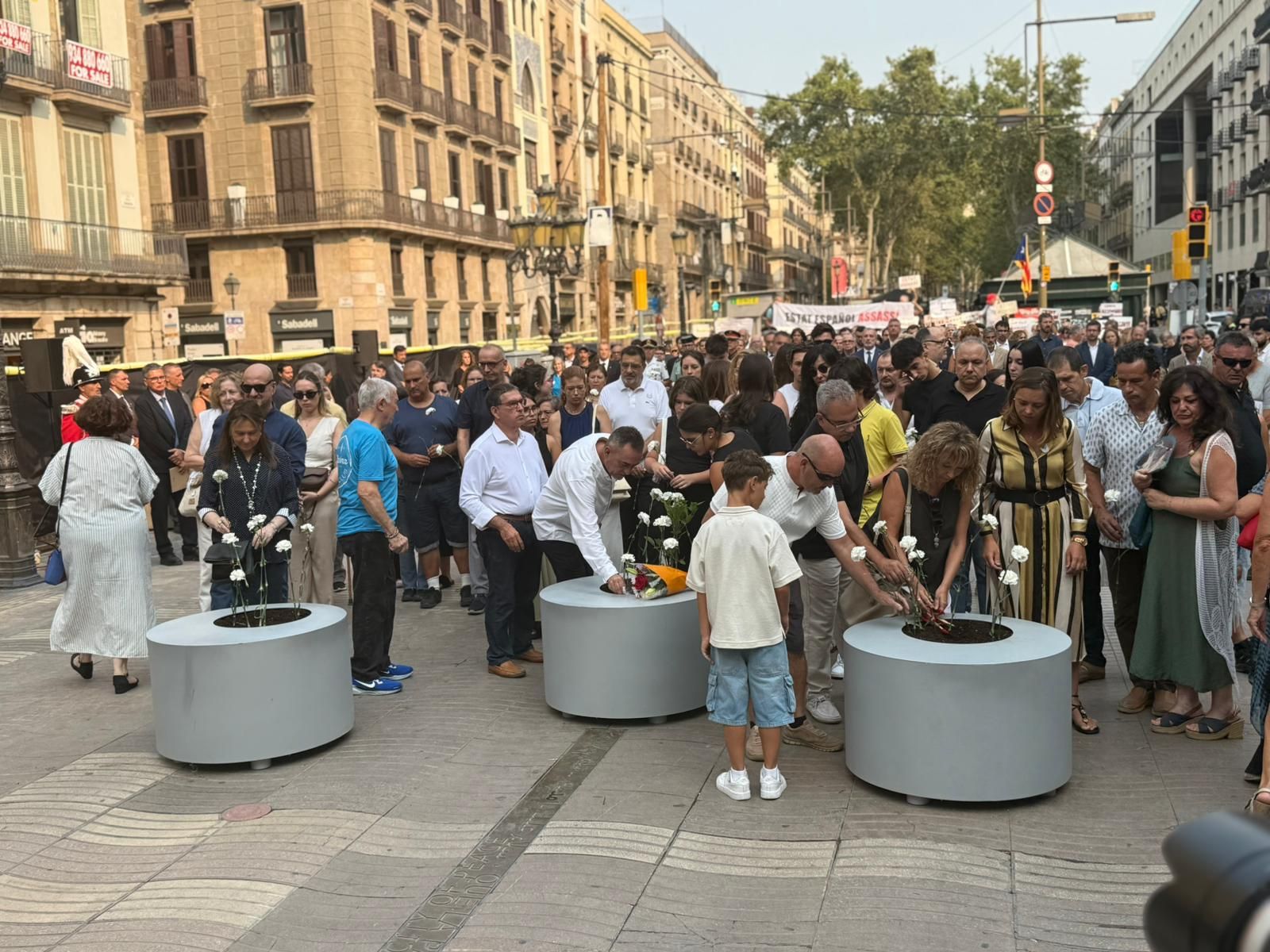 Homenaje 17A Barcelona 2025 01