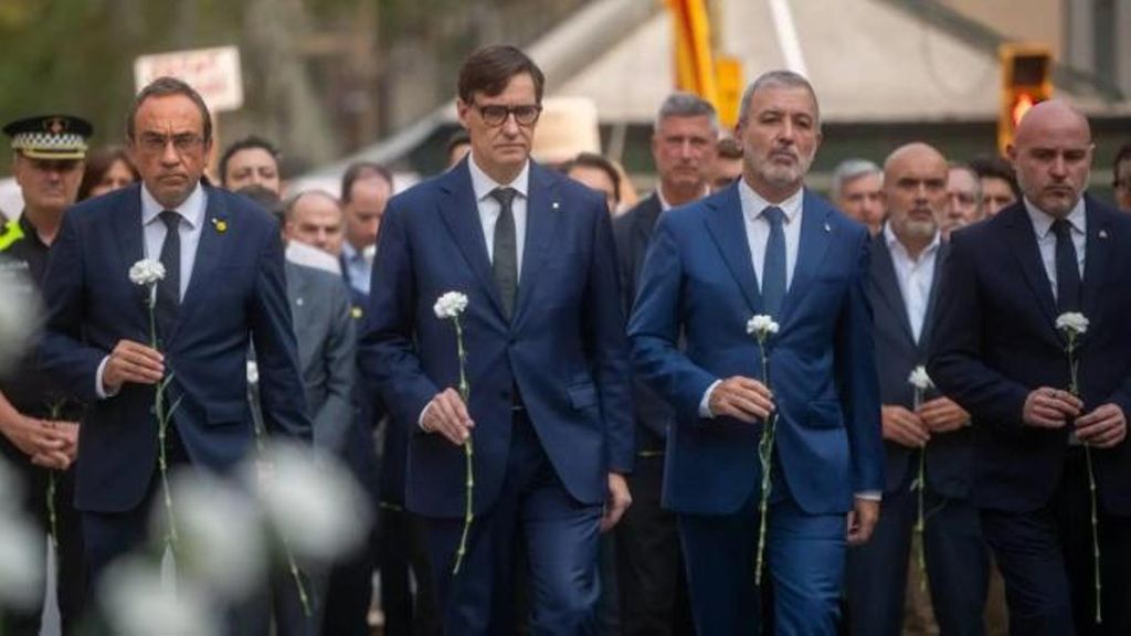 Las víctimas protagonizan un emotivo homenaje en el octavo aniversario de los atentados de las Ramblas del 17A