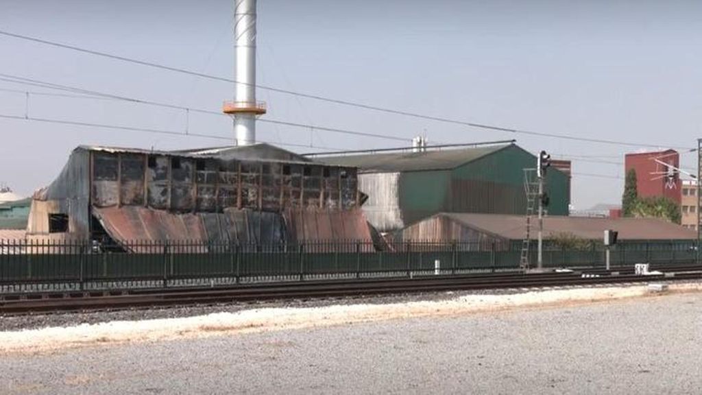 Mueren dos trabajadores en el incendio de una fábrica de aceite en Pinos Puente, Granada
