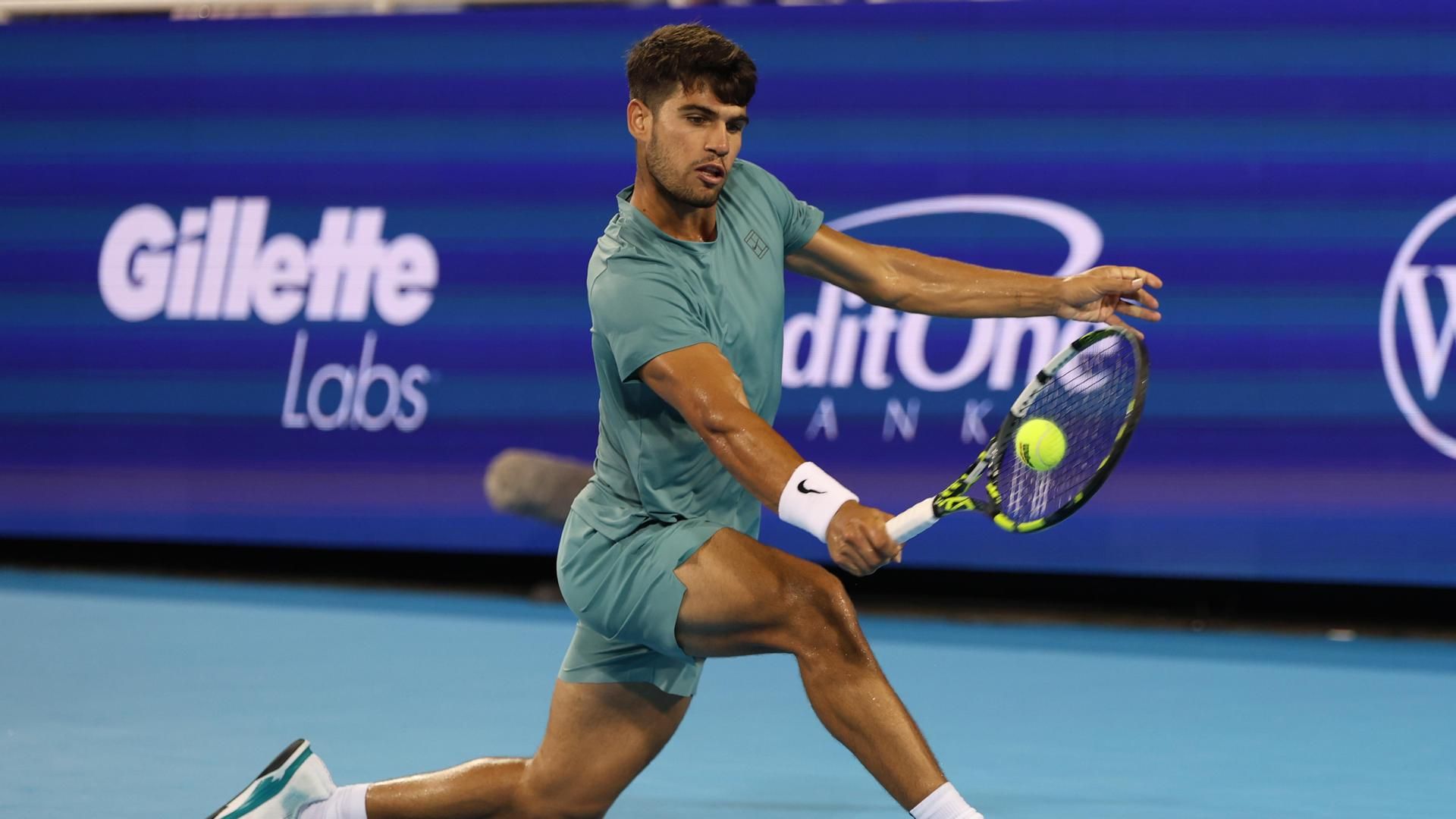 Carlos Alcaraz conquista Cincinnati tras la retirada de Jannik Sinner