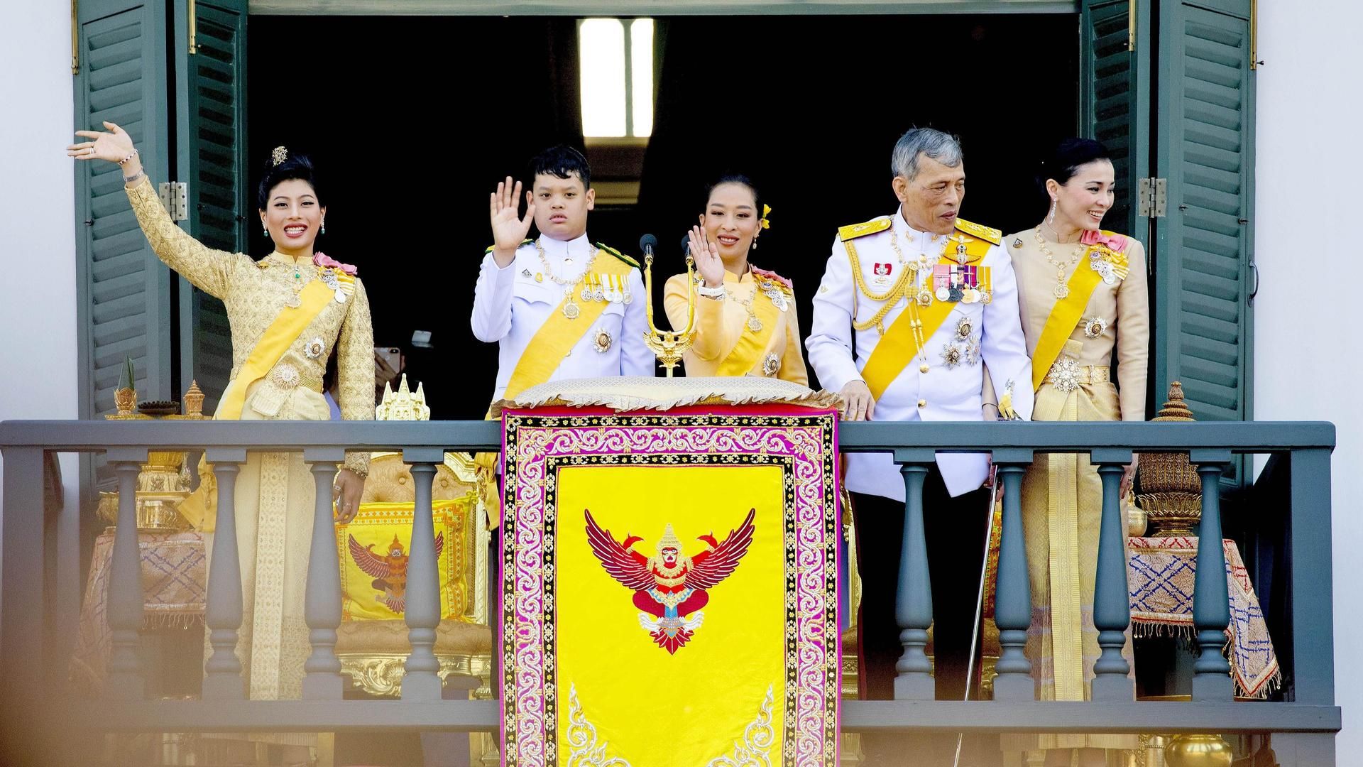 La familia real tailandesa en una imagen de archivo