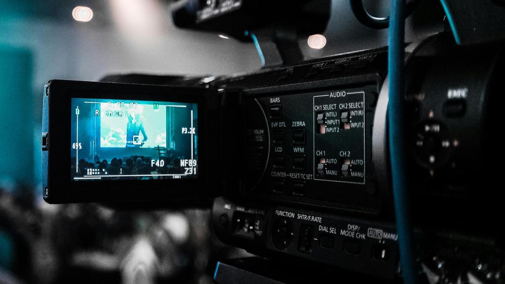 La última hora de los famosos con un tono ácido, irreverente y divertido: Telecinco prepara ¡Vaya Fama!