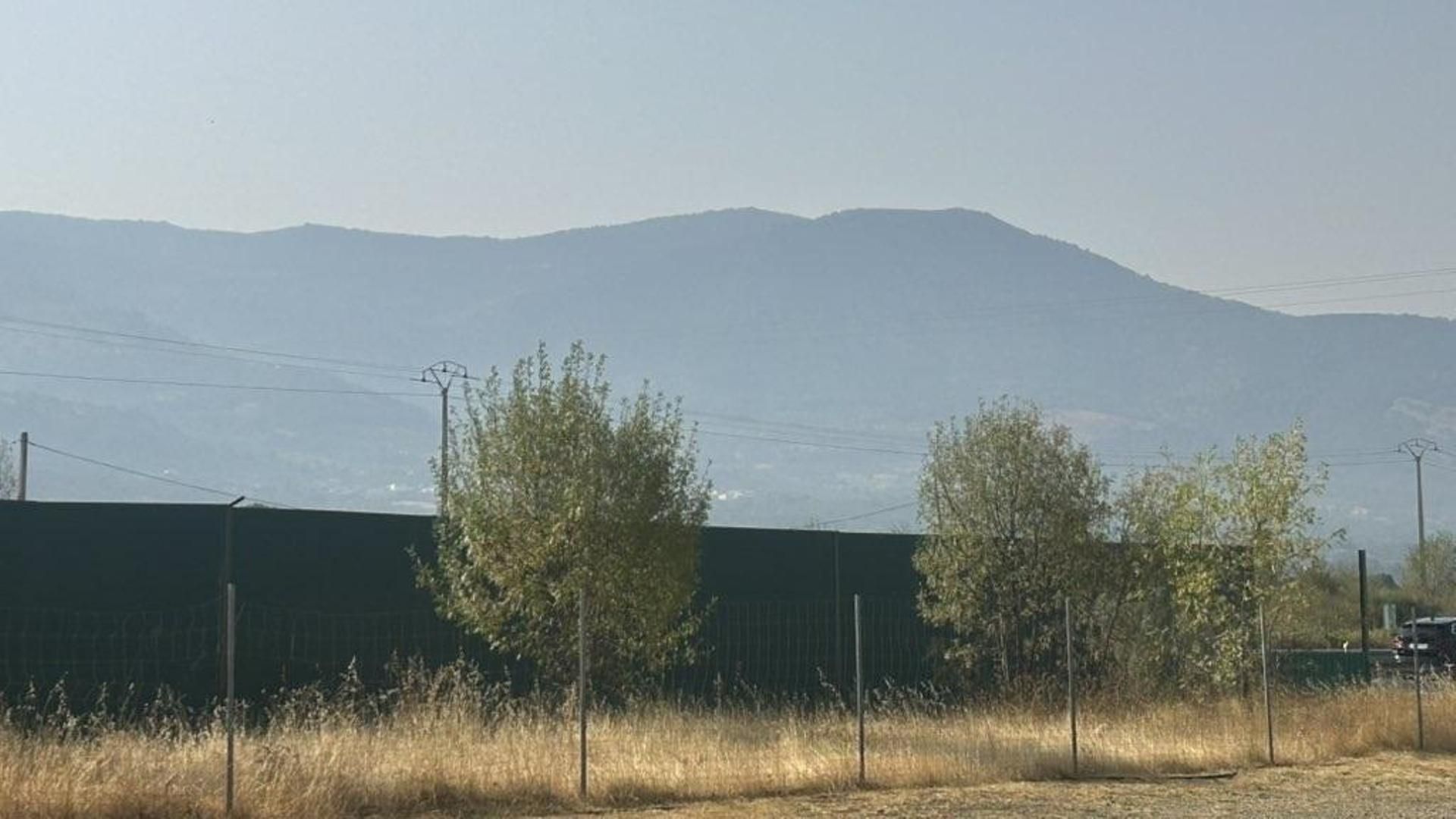 Las llamas obligan a evacuar la localidad cacereña de Rebollar