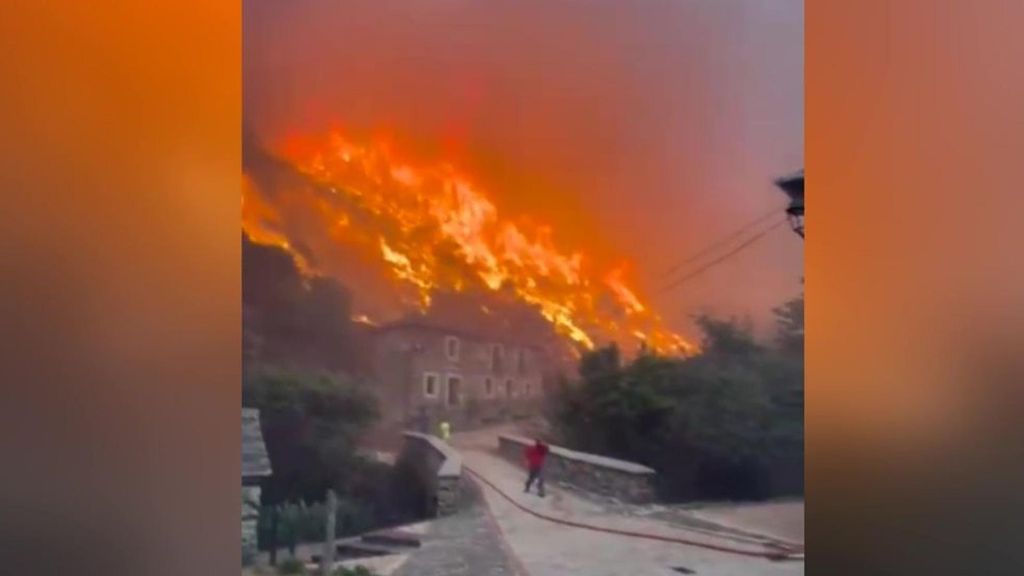 Los incendios descontrolados en León obligan al desalojo de más de 800 personas de unos 10 pueblos de la zona