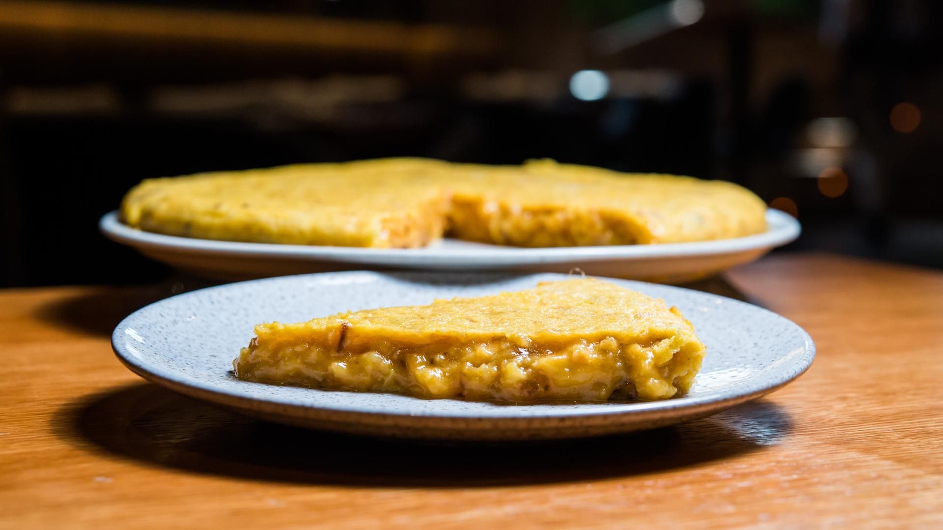 La tortilla que provocá colas en los locales de los hermanos Romero