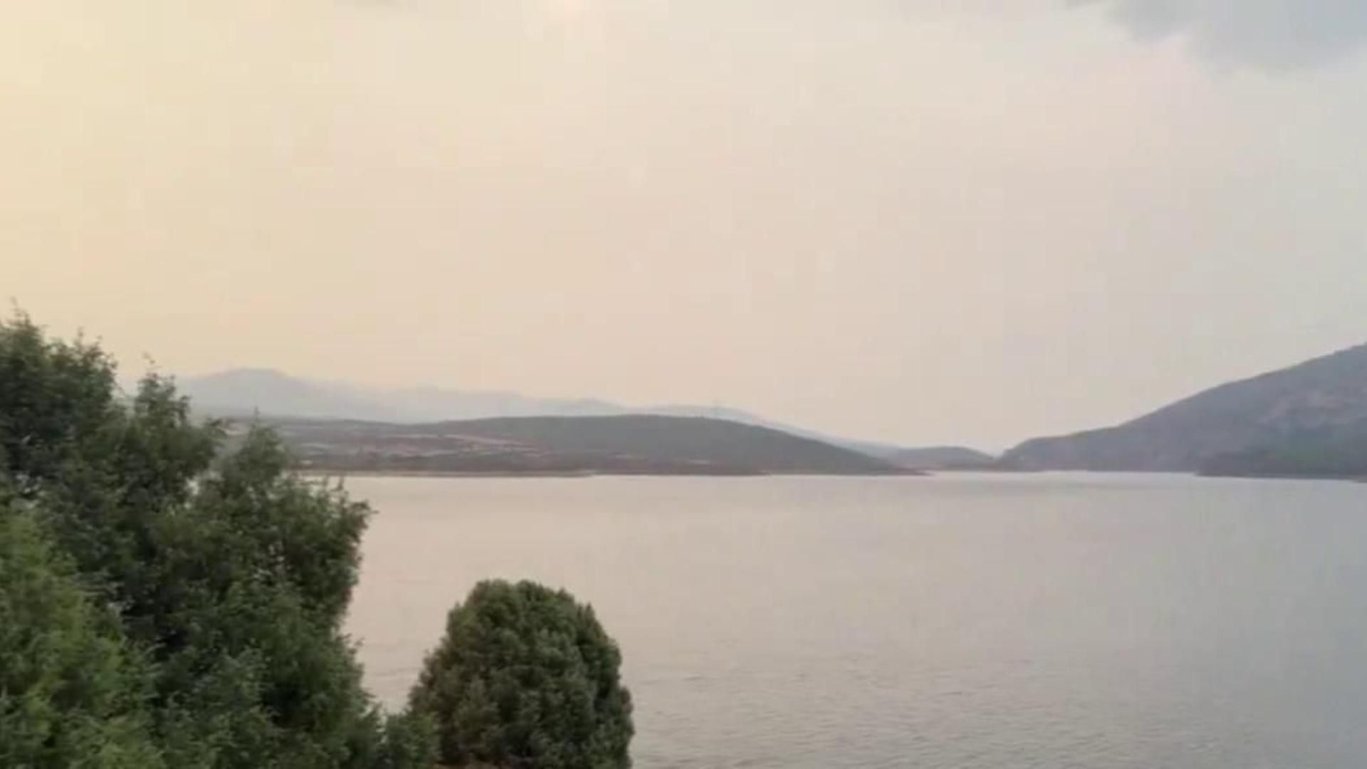 Rescatan a 19 excursionistas tras volcar sus kayaks en un embalse de Madrid