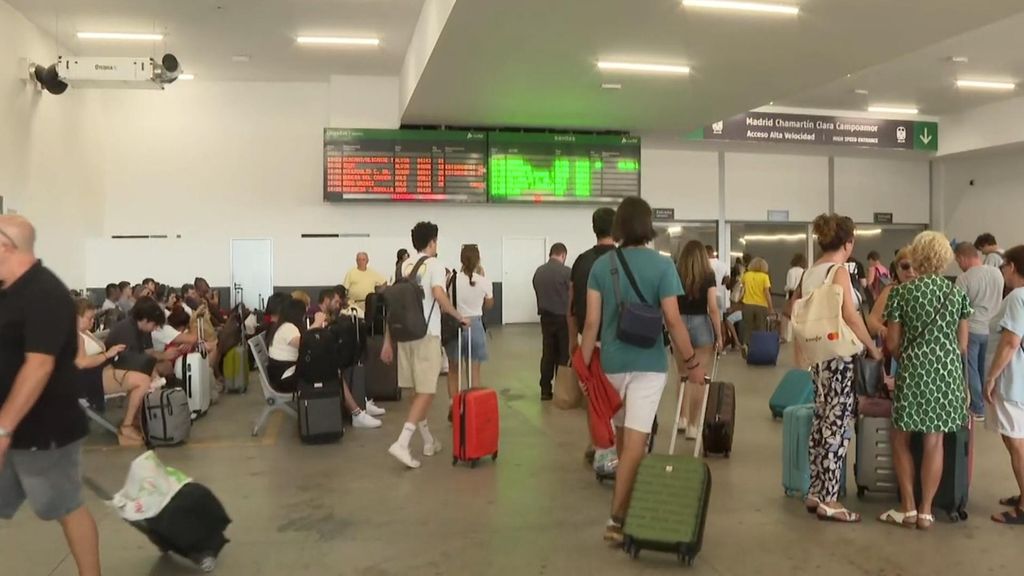 El AVE Madrid-Galicia sigue cortado este lunes